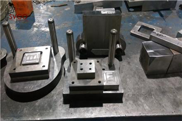 یک قالب سنبه ماتریس برش